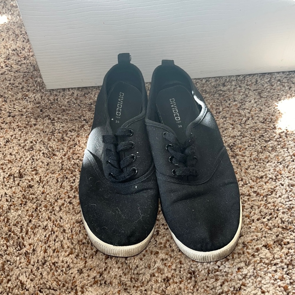 Divided H&M flat shoes.